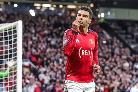 لتوديع الجماهير في ملعب أولد ترافود.. كاسيميرو يعود لتدريبات مانشستر يونايتد